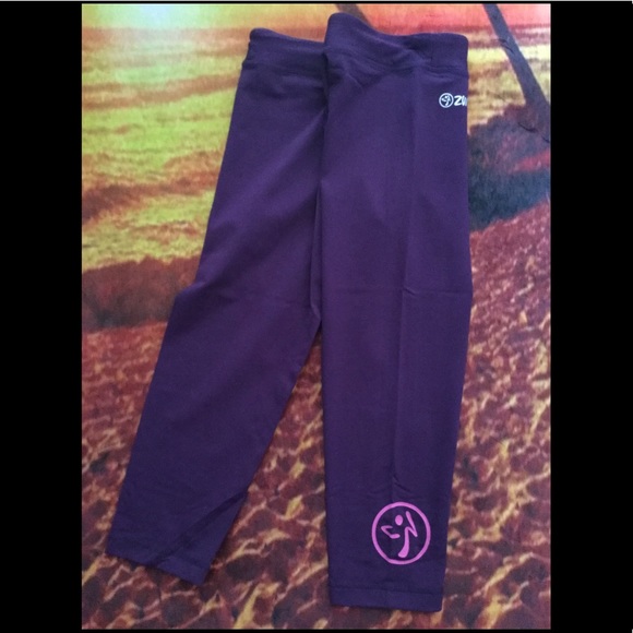 Zumba Wear Capri Leggings Size XSmall Purple - Picture 9 of 9